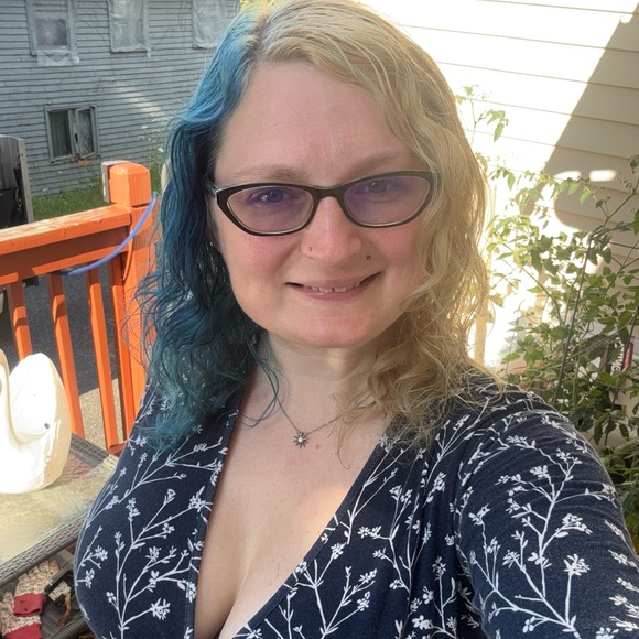 Meet your Posher, Casey - Picture 1 of 5